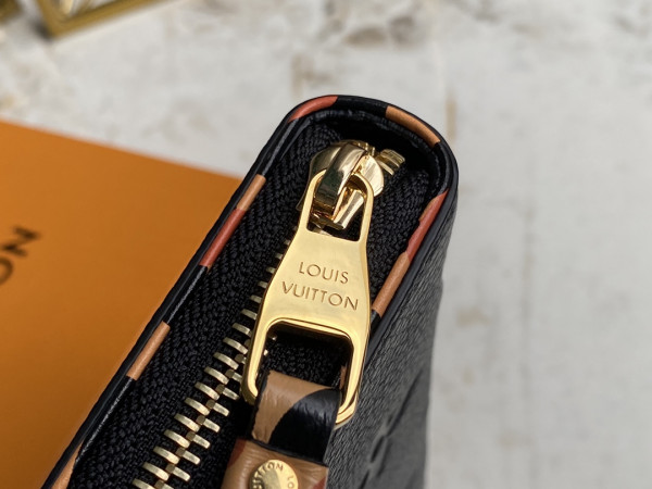 (image for) LOUIS VUITTON ZIPPY WALLET