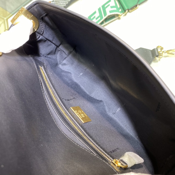 FENDI BAGUETTE CHAIN [Fendi373] CELINE CHANEL ACCESSORIES LOEWE SHOES LOUIS VUITTON DIRO YSL OTHER BRAND HANDBAGS BALENCIAGA BOTTEGA VENETA GOYARD HERMES BURBERRY VALENTINO GUCCI FENDI MIUMIU CHLOE PRADA BVLGARI SUITCASE NEW ARRIVAL 