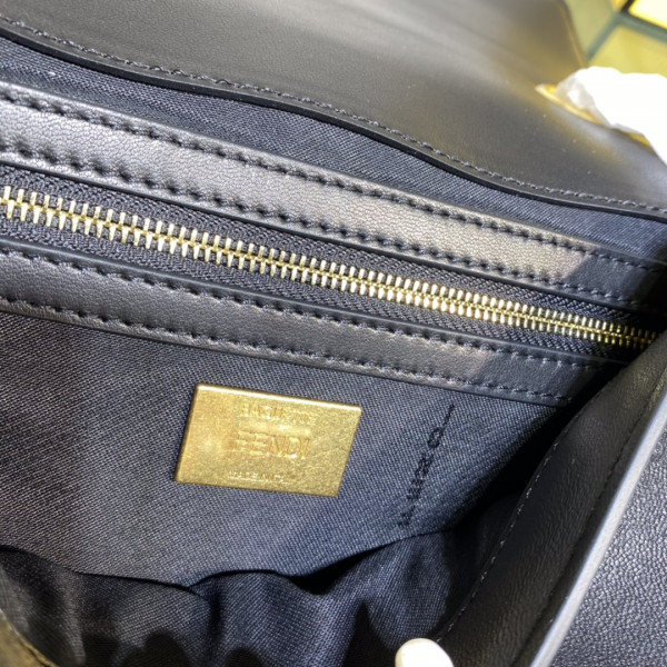 FENDI BAGUETTE CHAIN [Fendi373] CELINE CHANEL ACCESSORIES LOEWE SHOES LOUIS VUITTON DIRO YSL OTHER BRAND HANDBAGS BALENCIAGA BOTTEGA VENETA GOYARD HERMES BURBERRY VALENTINO GUCCI FENDI MIUMIU CHLOE PRADA BVLGARI SUITCASE NEW ARRIVAL 