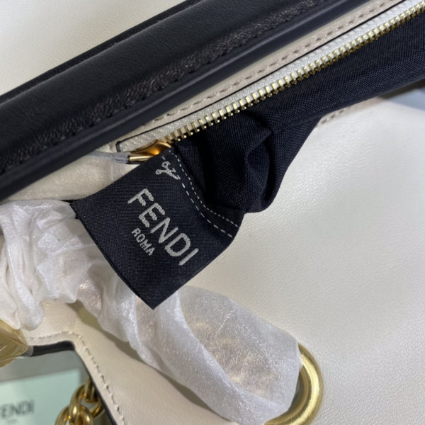 FENDI BAGUETTE CHAIN [Fendi372] CELINE CHANEL ACCESSORIES LOEWE SHOES LOUIS VUITTON DIRO YSL OTHER BRAND HANDBAGS BALENCIAGA BOTTEGA VENETA GOYARD HERMES BURBERRY VALENTINO GUCCI FENDI MIUMIU CHLOE PRADA BVLGARI SUITCASE NEW ARRIVAL 
