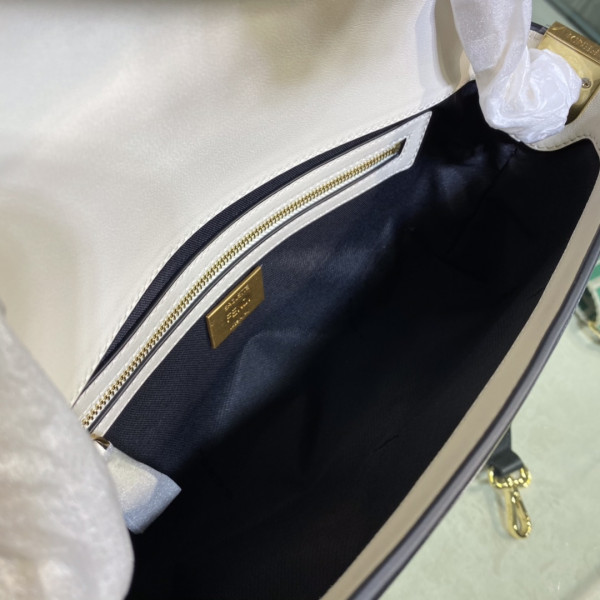 FENDI BAGUETTE CHAIN [Fendi372] CELINE CHANEL ACCESSORIES LOEWE SHOES LOUIS VUITTON DIRO YSL OTHER BRAND HANDBAGS BALENCIAGA BOTTEGA VENETA GOYARD HERMES BURBERRY VALENTINO GUCCI FENDI MIUMIU CHLOE PRADA BVLGARI SUITCASE NEW ARRIVAL 