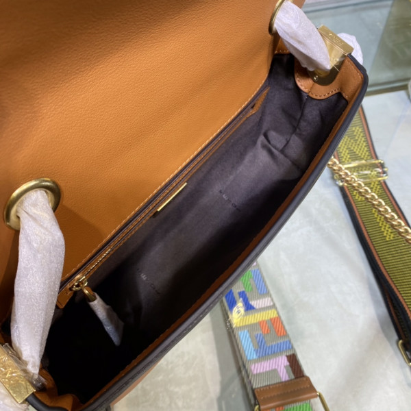 FENDI BAGUETTE CHAIN [Fendi371] CELINE CHANEL ACCESSORIES LOEWE SHOES LOUIS VUITTON DIRO YSL OTHER BRAND HANDBAGS BALENCIAGA BOTTEGA VENETA GOYARD HERMES BURBERRY VALENTINO GUCCI FENDI MIUMIU CHLOE PRADA BVLGARI SUITCASE NEW ARRIVAL 