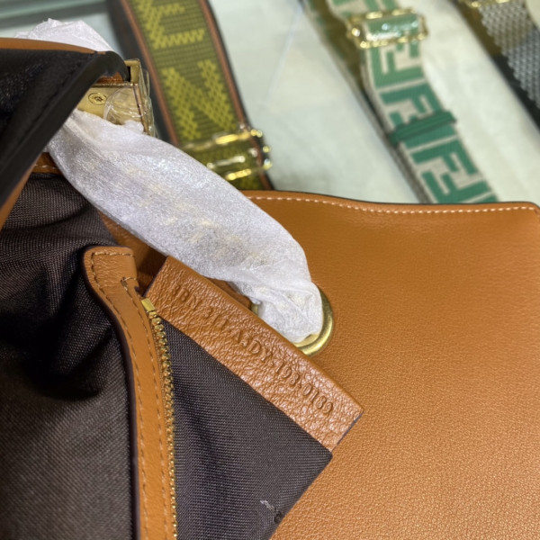 FENDI BAGUETTE CHAIN [Fendi371] CELINE CHANEL ACCESSORIES LOEWE SHOES LOUIS VUITTON DIRO YSL OTHER BRAND HANDBAGS BALENCIAGA BOTTEGA VENETA GOYARD HERMES BURBERRY VALENTINO GUCCI FENDI MIUMIU CHLOE PRADA BVLGARI SUITCASE NEW ARRIVAL 