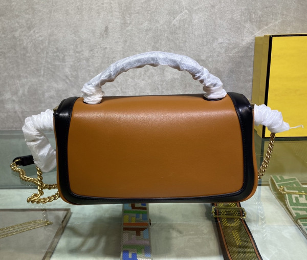 FENDI BAGUETTE CHAIN [Fendi371] CELINE CHANEL ACCESSORIES LOEWE SHOES LOUIS VUITTON DIRO YSL OTHER BRAND HANDBAGS BALENCIAGA BOTTEGA VENETA GOYARD HERMES BURBERRY VALENTINO GUCCI FENDI MIUMIU CHLOE PRADA BVLGARI SUITCASE NEW ARRIVAL 