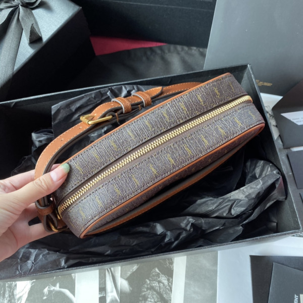 YSL LE MONOGRAMME CAMERA BAG [YSL389] CELINE CHANEL ACCESSORIES LOEWE SHOES LOUIS VUITTON DIRO YSL OTHER BRAND HANDBAGS BALENCIAGA BOTTEGA VENETA GOYARD HERMES BURBERRY VALENTINO GUCCI FENDI MIUMIU CHLOE PRADA BVLGARI SUITCASE NEW ARRIVAL 