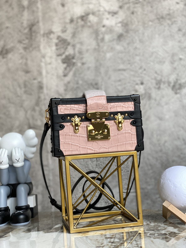 LOUIS VUITTON PETITE MALLE [Louis1008] CELINE CHANEL ACCESSORIES LOEWE SHOES LOUIS VUITTON DIRO YSL OTHER BRAND HANDBAGS BALENCIAGA BOTTEGA VENETA GOYARD HERMES BURBERRY VALENTINO GUCCI FENDI MIUMIU CHLOE PRADA BVLGARI SUITCASE NEW ARRIVAL 