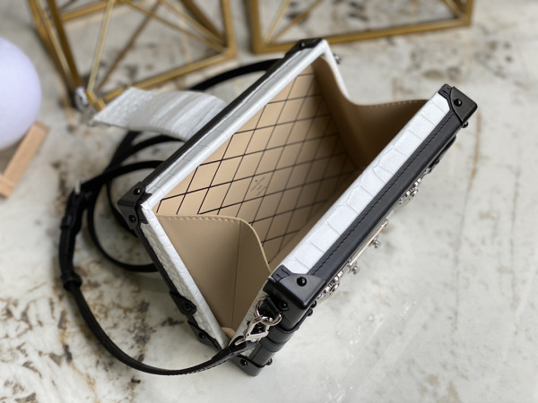 LOUIS VUITTON PETITE MALLE [N93817] CELINE CHANEL ACCESSORIES LOEWE SHOES LOUIS VUITTON DIRO YSL OTHER BRAND HANDBAGS BALENCIAGA BOTTEGA VENETA GOYARD HERMES BURBERRY VALENTINO GUCCI FENDI MIUMIU CHLOE PRADA BVLGARI SUITCASE NEW ARRIVAL 