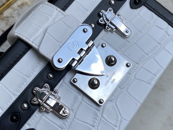 LOUIS VUITTON PETITE MALLE [N93817] CELINE CHANEL ACCESSORIES LOEWE SHOES LOUIS VUITTON DIRO YSL OTHER BRAND HANDBAGS BALENCIAGA BOTTEGA VENETA GOYARD HERMES BURBERRY VALENTINO GUCCI FENDI MIUMIU CHLOE PRADA BVLGARI SUITCASE NEW ARRIVAL 