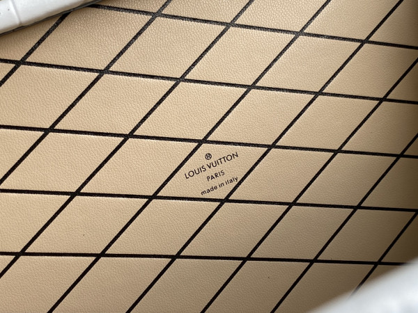 LOUIS VUITTON PETITE MALLE [N93817] CELINE CHANEL ACCESSORIES LOEWE SHOES LOUIS VUITTON DIRO YSL OTHER BRAND HANDBAGS BALENCIAGA BOTTEGA VENETA GOYARD HERMES BURBERRY VALENTINO GUCCI FENDI MIUMIU CHLOE PRADA BVLGARI SUITCASE NEW ARRIVAL 