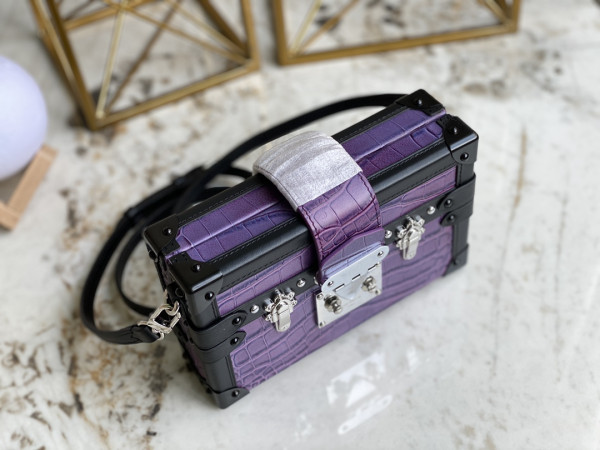 LOUIS VUITTON PETITE MALLE [N94390] CELINE CHANEL ACCESSORIES LOEWE SHOES LOUIS VUITTON DIRO YSL OTHER BRAND HANDBAGS BALENCIAGA BOTTEGA VENETA GOYARD HERMES BURBERRY VALENTINO GUCCI FENDI MIUMIU CHLOE PRADA BVLGARI SUITCASE NEW ARRIVAL 