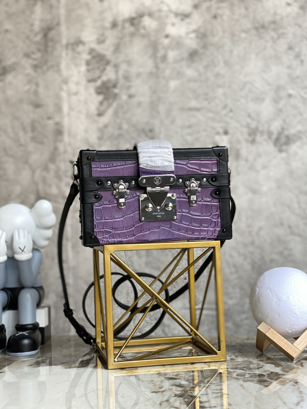 LOUIS VUITTON PETITE MALLE [N94390] CELINE CHANEL ACCESSORIES LOEWE SHOES LOUIS VUITTON DIRO YSL OTHER BRAND HANDBAGS BALENCIAGA BOTTEGA VENETA GOYARD HERMES BURBERRY VALENTINO GUCCI FENDI MIUMIU CHLOE PRADA BVLGARI SUITCASE NEW ARRIVAL 