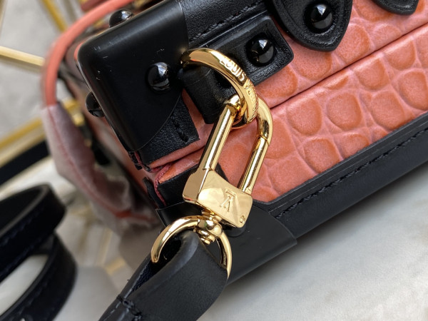 LOUIS VUITTON PETITE MALLE [N94243] CELINE CHANEL ACCESSORIES LOEWE SHOES LOUIS VUITTON DIRO YSL OTHER BRAND HANDBAGS BALENCIAGA BOTTEGA VENETA GOYARD HERMES BURBERRY VALENTINO GUCCI FENDI MIUMIU CHLOE PRADA BVLGARI SUITCASE NEW ARRIVAL 