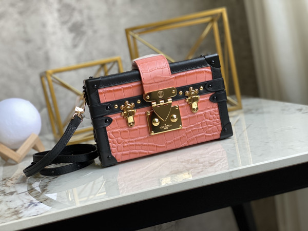 LOUIS VUITTON PETITE MALLE [N94243] CELINE CHANEL ACCESSORIES LOEWE SHOES LOUIS VUITTON DIRO YSL OTHER BRAND HANDBAGS BALENCIAGA BOTTEGA VENETA GOYARD HERMES BURBERRY VALENTINO GUCCI FENDI MIUMIU CHLOE PRADA BVLGARI SUITCASE NEW ARRIVAL 