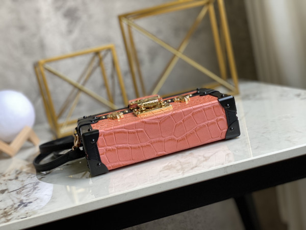 LOUIS VUITTON PETITE MALLE [N94243] CELINE CHANEL ACCESSORIES LOEWE SHOES LOUIS VUITTON DIRO YSL OTHER BRAND HANDBAGS BALENCIAGA BOTTEGA VENETA GOYARD HERMES BURBERRY VALENTINO GUCCI FENDI MIUMIU CHLOE PRADA BVLGARI SUITCASE NEW ARRIVAL 