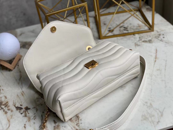 (image for) LOUIS VUITTON NEW WAVE CHAIN BAG