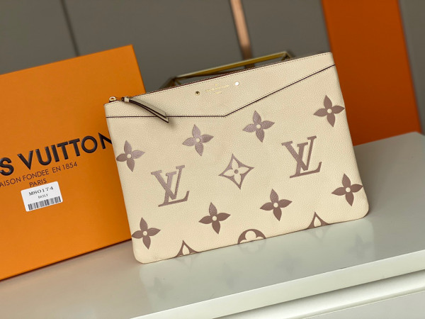 (image for) LOUIS VUITTON DAILY POUCH