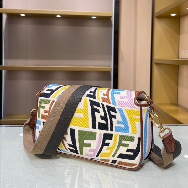 FENDI BAGUETTE (image for) FENDI BAGUETTE