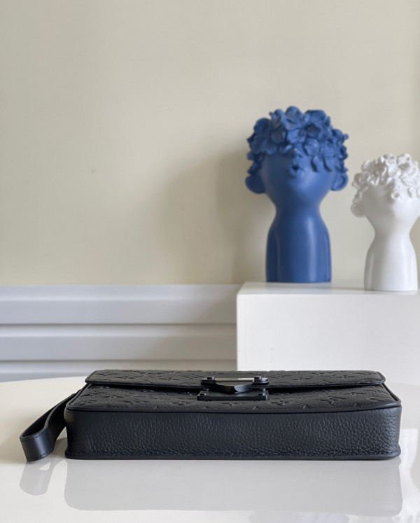 (image for) LOUIS VUITTON S LOCK A4 POUCH