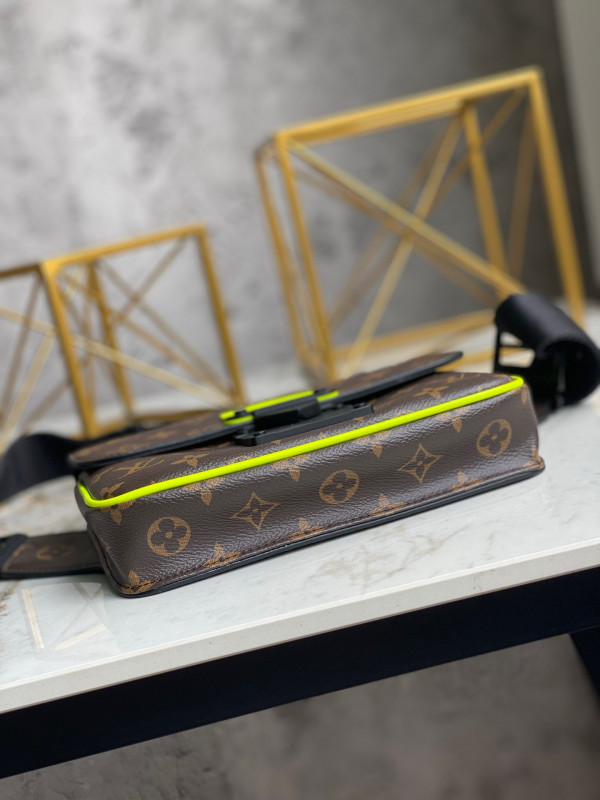 (image for) LOUIS VUITTON S LOCK SLING BAG