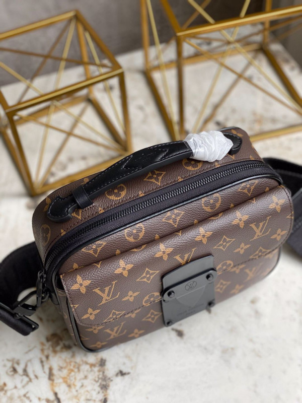 (image for) LOUIS VUITTON S LOCK MESSENGER