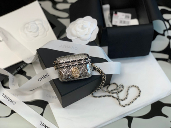 (image for) CL AIRPODS CASE NECKLACE
