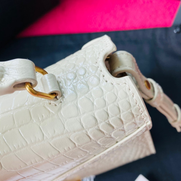 YSL CASSANDRA MINI TOP HANDLE BAG [YSL346] CELINE CHANEL ACCESSORIES LOEWE SHOES LOUIS VUITTON DIRO YSL OTHER BRAND HANDBAGS BALENCIAGA BOTTEGA VENETA GOYARD HERMES BURBERRY VALENTINO GUCCI FENDI MIUMIU CHLOE PRADA BVLGARI SUITCASE NEW ARRIVAL 