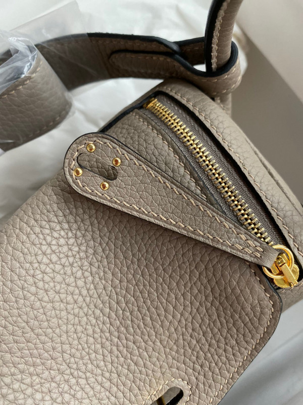 HERMES LINDY MINI HANDMADE [Hermes202] CELINE CHANEL ACCESSORIES LOEWE SHOES LOUIS VUITTON DIRO YSL OTHER BRAND HANDBAGS BALENCIAGA BOTTEGA VENETA GOYARD HERMES BURBERRY VALENTINO GUCCI FENDI MIUMIU CHLOE PRADA BVLGARI SUITCASE NEW ARRIVAL 