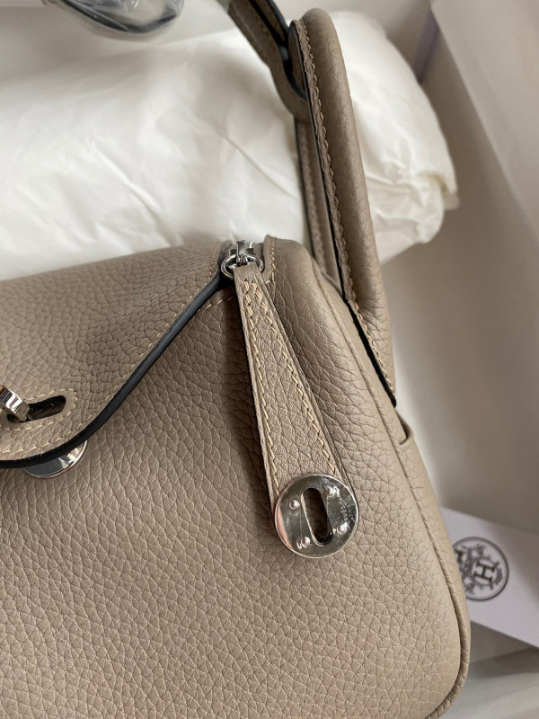 HERMES LINDY MINI HANDMADE [Hermes201] CELINE CHANEL ACCESSORIES LOEWE SHOES LOUIS VUITTON DIRO YSL OTHER BRAND HANDBAGS BALENCIAGA BOTTEGA VENETA GOYARD HERMES BURBERRY VALENTINO GUCCI FENDI MIUMIU CHLOE PRADA BVLGARI SUITCASE NEW ARRIVAL 