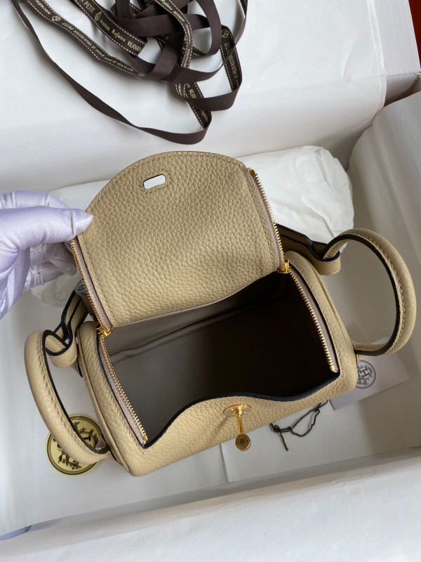 HERMES LINDY MINI HANDMADE [Hermes198] CELINE CHANEL ACCESSORIES LOEWE SHOES LOUIS VUITTON DIRO YSL OTHER BRAND HANDBAGS BALENCIAGA BOTTEGA VENETA GOYARD HERMES BURBERRY VALENTINO GUCCI FENDI MIUMIU CHLOE PRADA BVLGARI SUITCASE NEW ARRIVAL 