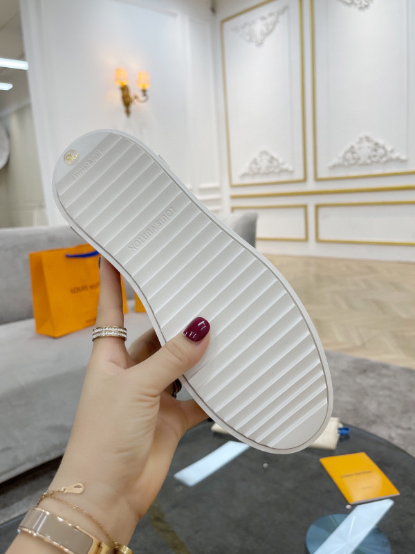 LOUIS VUITTON WOMEN"S TIME OUT SNEAKER [Louis948] CELINE CHANEL ACCESSORIES LOEWE SHOES LOUIS VUITTON DIRO YSL OTHER BRAND HANDBAGS BALENCIAGA BOTTEGA VENETA GOYARD HERMES BURBERRY VALENTINO GUCCI FENDI MIUMIU CHLOE PRADA BVLGARI SUITCASE NEW ARRIVAL 