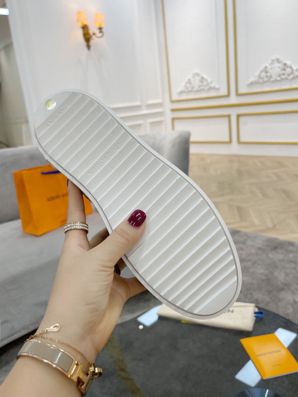 LOUIS VUITTON WOMEN"S TIME OUT SNEAKER [Louis947] CELINE CHANEL ACCESSORIES LOEWE SHOES LOUIS VUITTON DIRO YSL OTHER BRAND HANDBAGS BALENCIAGA BOTTEGA VENETA GOYARD HERMES BURBERRY VALENTINO GUCCI FENDI MIUMIU CHLOE PRADA BVLGARI SUITCASE NEW ARRIVAL 
