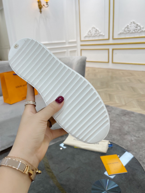 LOUIS VUITTON WOMEN"S TIME OUT SNEAKER [Louis945] CELINE CHANEL ACCESSORIES LOEWE SHOES LOUIS VUITTON DIRO YSL OTHER BRAND HANDBAGS BALENCIAGA BOTTEGA VENETA GOYARD HERMES BURBERRY VALENTINO GUCCI FENDI MIUMIU CHLOE PRADA BVLGARI SUITCASE NEW ARRIVAL 