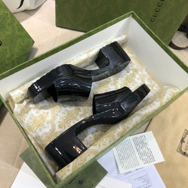 GUCCI Women's rubber slide sandal [624730-2] CELINE CHANEL ACCESSORIES LOEWE SHOES LOUIS VUITTON DIRO YSL OTHER BRAND HANDBAGS BALENCIAGA BOTTEGA VENETA GOYARD HERMES BURBERRY VALENTINO GUCCI FENDI MIUMIU CHLOE PRADA BVLGARI SUITCASE NEW ARRIVAL 