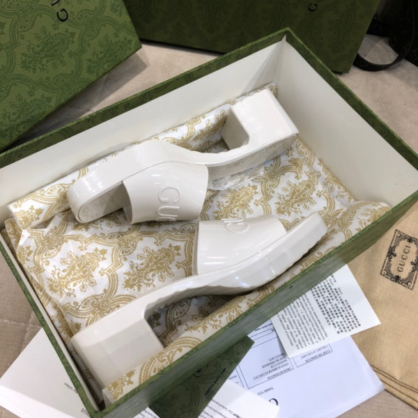 GUCCI Women's rubber slide sandal [624730-1] CELINE CHANEL ACCESSORIES LOEWE SHOES LOUIS VUITTON DIRO YSL OTHER BRAND HANDBAGS BALENCIAGA BOTTEGA VENETA GOYARD HERMES BURBERRY VALENTINO GUCCI FENDI MIUMIU CHLOE PRADA BVLGARI SUITCASE NEW ARRIVAL 