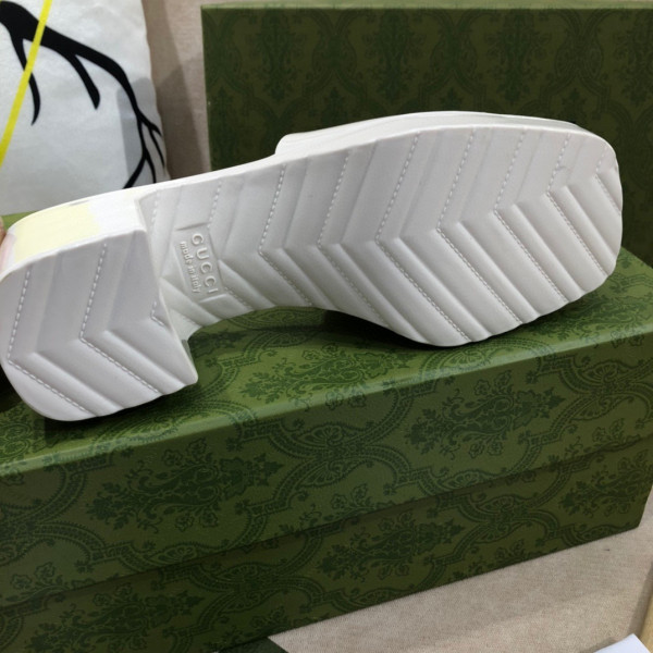 GUCCI Women's rubber slide sandal [624730-1] CELINE CHANEL ACCESSORIES LOEWE SHOES LOUIS VUITTON DIRO YSL OTHER BRAND HANDBAGS BALENCIAGA BOTTEGA VENETA GOYARD HERMES BURBERRY VALENTINO GUCCI FENDI MIUMIU CHLOE PRADA BVLGARI SUITCASE NEW ARRIVAL 