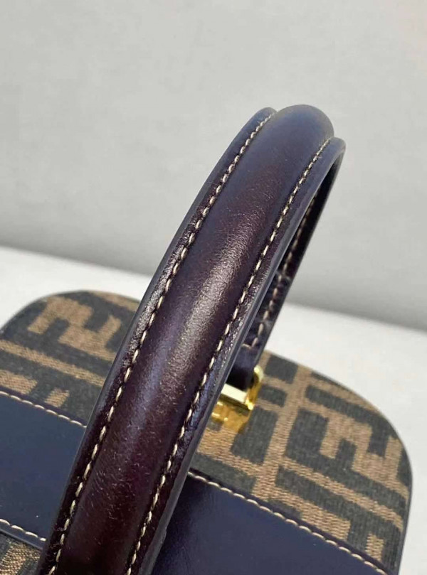 FENDI HANDLE BAG [Fendi341] CELINE CHANEL ACCESSORIES LOEWE SHOES LOUIS VUITTON DIRO YSL OTHER BRAND HANDBAGS BALENCIAGA BOTTEGA VENETA GOYARD HERMES BURBERRY VALENTINO GUCCI FENDI MIUMIU CHLOE PRADA BVLGARI SUITCASE NEW ARRIVAL 