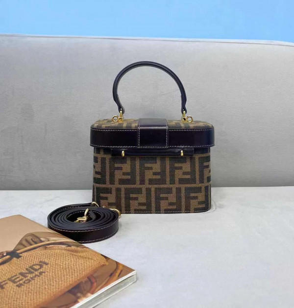 FENDI HANDLE BAG [Fendi341] CELINE CHANEL ACCESSORIES LOEWE SHOES LOUIS VUITTON DIRO YSL OTHER BRAND HANDBAGS BALENCIAGA BOTTEGA VENETA GOYARD HERMES BURBERRY VALENTINO GUCCI FENDI MIUMIU CHLOE PRADA BVLGARI SUITCASE NEW ARRIVAL 