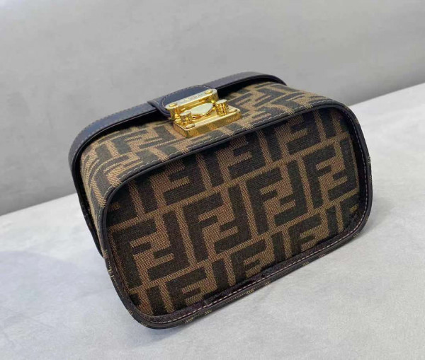 FENDI HANDLE BAG [Fendi341] CELINE CHANEL ACCESSORIES LOEWE SHOES LOUIS VUITTON DIRO YSL OTHER BRAND HANDBAGS BALENCIAGA BOTTEGA VENETA GOYARD HERMES BURBERRY VALENTINO GUCCI FENDI MIUMIU CHLOE PRADA BVLGARI SUITCASE NEW ARRIVAL 