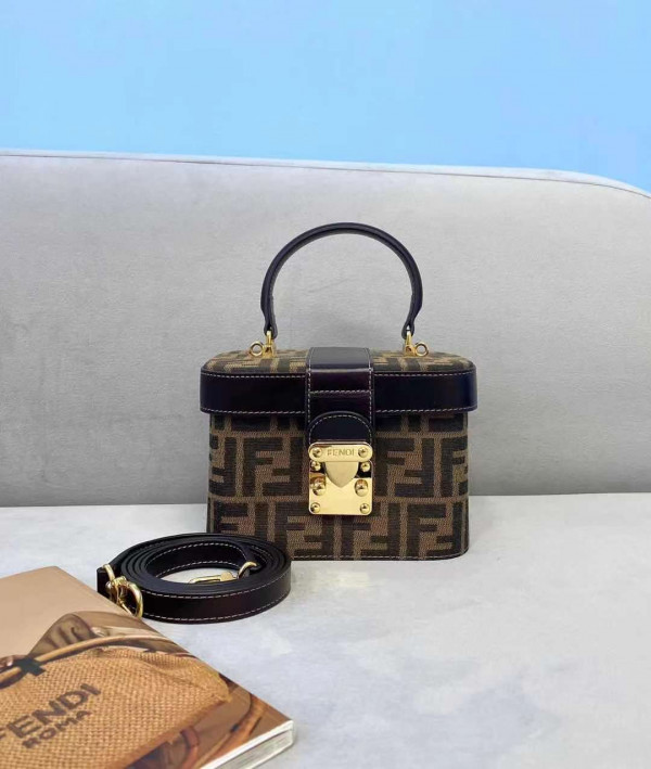 FENDI HANDLE BAG [Fendi341] CELINE CHANEL ACCESSORIES LOEWE SHOES LOUIS VUITTON DIRO YSL OTHER BRAND HANDBAGS BALENCIAGA BOTTEGA VENETA GOYARD HERMES BURBERRY VALENTINO GUCCI FENDI MIUMIU CHLOE PRADA BVLGARI SUITCASE NEW ARRIVAL 