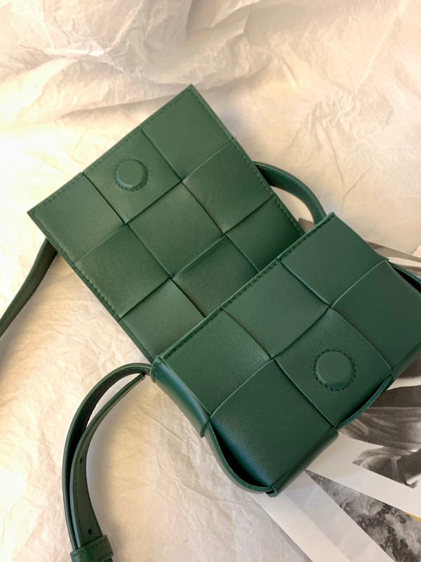 BOTTEGA VENETA CASSETTE [Bottega78] CELINE CHANEL ACCESSORIES LOEWE SHOES LOUIS VUITTON DIRO YSL OTHER BRAND HANDBAGS BALENCIAGA BOTTEGA VENETA GOYARD HERMES BURBERRY VALENTINO GUCCI FENDI MIUMIU CHLOE PRADA BVLGARI SUITCASE NEW ARRIVAL 