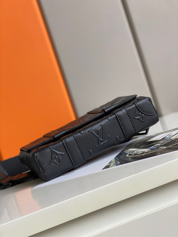 LOUIS VUITTON TRUNK SLINGBAG [M57952] CELINE CHANEL ACCESSORIES LOEWE SHOES LOUIS VUITTON DIRO YSL OTHER BRAND HANDBAGS BALENCIAGA BOTTEGA VENETA GOYARD HERMES BURBERRY VALENTINO GUCCI FENDI MIUMIU CHLOE PRADA BVLGARI SUITCASE NEW ARRIVAL 