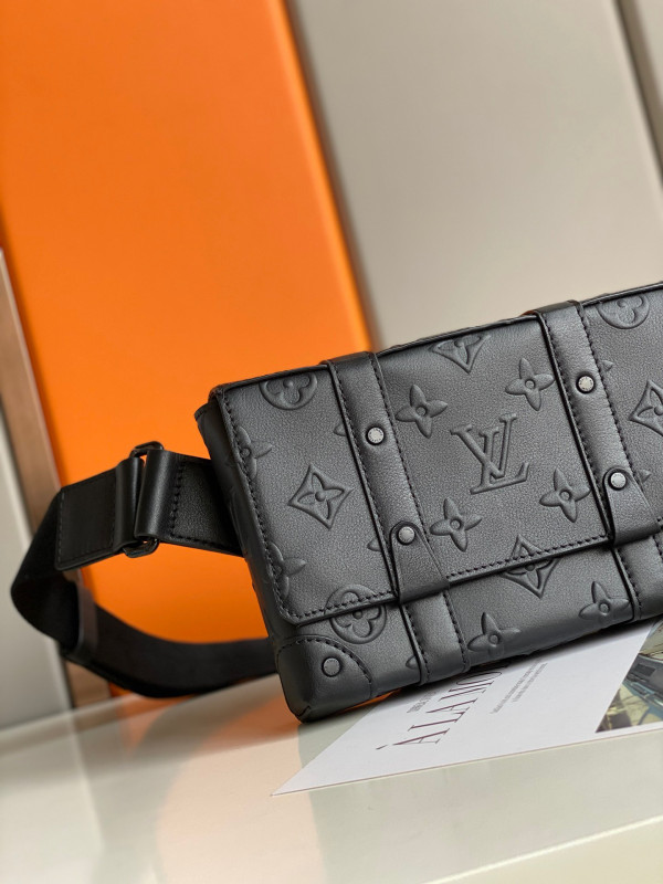 LOUIS VUITTON TRUNK SLINGBAG [M57952] CELINE CHANEL ACCESSORIES LOEWE SHOES LOUIS VUITTON DIRO YSL OTHER BRAND HANDBAGS BALENCIAGA BOTTEGA VENETA GOYARD HERMES BURBERRY VALENTINO GUCCI FENDI MIUMIU CHLOE PRADA BVLGARI SUITCASE NEW ARRIVAL 