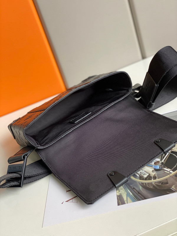LOUIS VUITTON TRUNK SLINGBAG [M57952] CELINE CHANEL ACCESSORIES LOEWE SHOES LOUIS VUITTON DIRO YSL OTHER BRAND HANDBAGS BALENCIAGA BOTTEGA VENETA GOYARD HERMES BURBERRY VALENTINO GUCCI FENDI MIUMIU CHLOE PRADA BVLGARI SUITCASE NEW ARRIVAL 