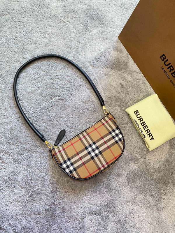 BURBERRY Olympia Pouch [Burberry144] CELINE CHANEL ACCESSORIES LOEWE SHOES LOUIS VUITTON DIRO YSL OTHER BRAND HANDBAGS BALENCIAGA BOTTEGA VENETA GOYARD HERMES BURBERRY VALENTINO GUCCI FENDI MIUMIU CHLOE PRADA BVLGARI SUITCASE NEW ARRIVAL 