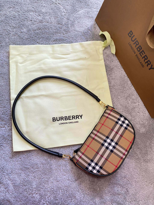 BURBERRY Olympia Pouch [Burberry144] CELINE CHANEL ACCESSORIES LOEWE SHOES LOUIS VUITTON DIRO YSL OTHER BRAND HANDBAGS BALENCIAGA BOTTEGA VENETA GOYARD HERMES BURBERRY VALENTINO GUCCI FENDI MIUMIU CHLOE PRADA BVLGARI SUITCASE NEW ARRIVAL 