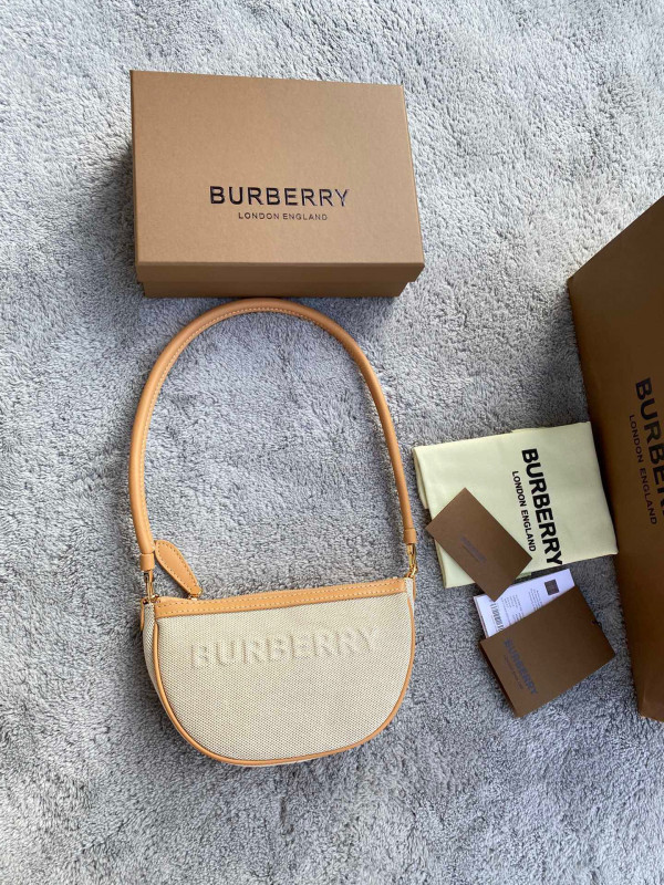 BURBERRY Olympia Pouch [Burberry143] CELINE CHANEL ACCESSORIES LOEWE SHOES LOUIS VUITTON DIRO YSL OTHER BRAND HANDBAGS BALENCIAGA BOTTEGA VENETA GOYARD HERMES BURBERRY VALENTINO GUCCI FENDI MIUMIU CHLOE PRADA BVLGARI SUITCASE NEW ARRIVAL 