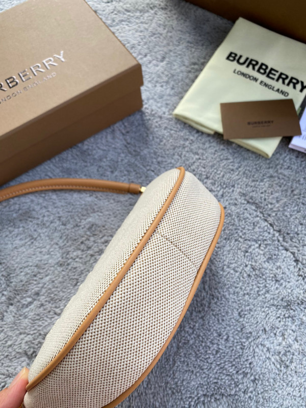 BURBERRY Olympia Pouch [Burberry143] CELINE CHANEL ACCESSORIES LOEWE SHOES LOUIS VUITTON DIRO YSL OTHER BRAND HANDBAGS BALENCIAGA BOTTEGA VENETA GOYARD HERMES BURBERRY VALENTINO GUCCI FENDI MIUMIU CHLOE PRADA BVLGARI SUITCASE NEW ARRIVAL 