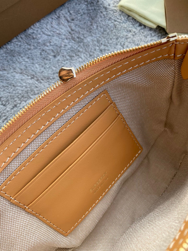 BURBERRY Olympia Pouch [Burberry143] CELINE CHANEL ACCESSORIES LOEWE SHOES LOUIS VUITTON DIRO YSL OTHER BRAND HANDBAGS BALENCIAGA BOTTEGA VENETA GOYARD HERMES BURBERRY VALENTINO GUCCI FENDI MIUMIU CHLOE PRADA BVLGARI SUITCASE NEW ARRIVAL 