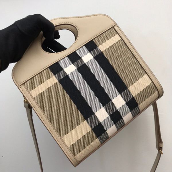 BURBERRY Pocket Bag [Burberry137] CELINE CHANEL ACCESSORIES LOEWE SHOES LOUIS VUITTON DIRO YSL OTHER BRAND HANDBAGS BALENCIAGA BOTTEGA VENETA GOYARD HERMES BURBERRY VALENTINO GUCCI FENDI MIUMIU CHLOE PRADA BVLGARI SUITCASE NEW ARRIVAL 