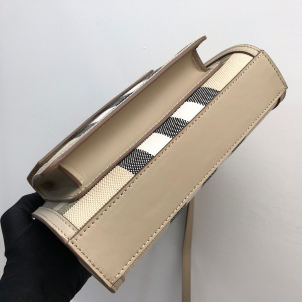 BURBERRY Pocket Bag [Burberry137] CELINE CHANEL ACCESSORIES LOEWE SHOES LOUIS VUITTON DIRO YSL OTHER BRAND HANDBAGS BALENCIAGA BOTTEGA VENETA GOYARD HERMES BURBERRY VALENTINO GUCCI FENDI MIUMIU CHLOE PRADA BVLGARI SUITCASE NEW ARRIVAL 
